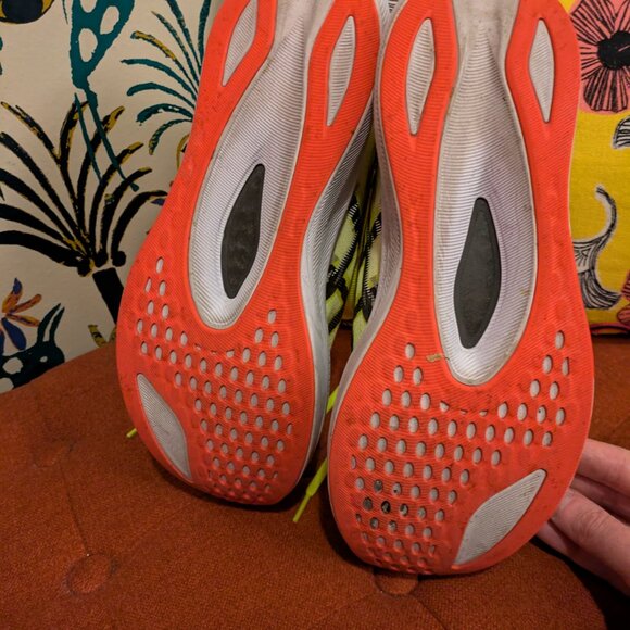 Women's Asics Magic Speed 4, Safety Yellow/Black Size 10 - Picture 2 of 4